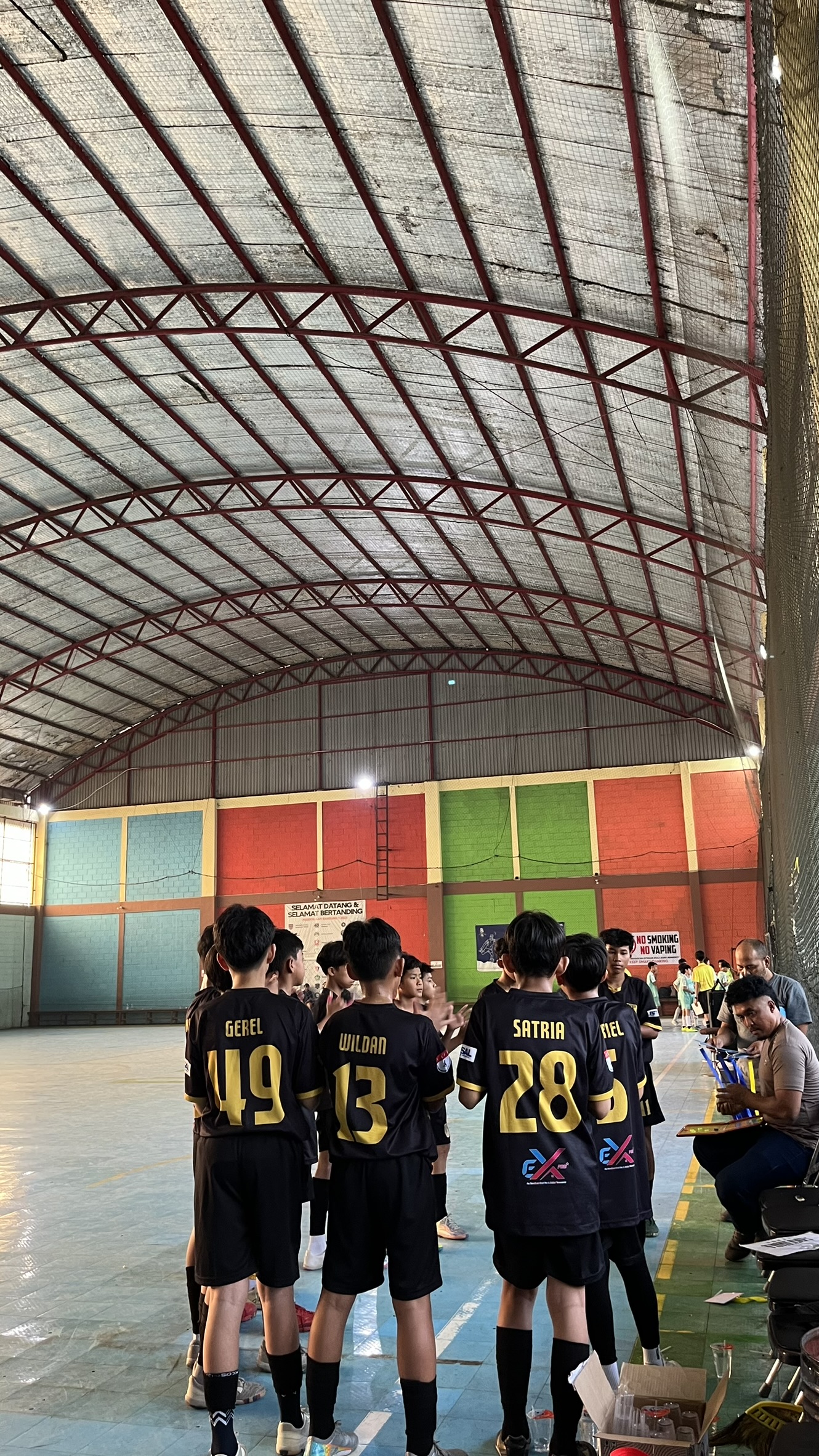 Pendataan pemain sebelum laga
